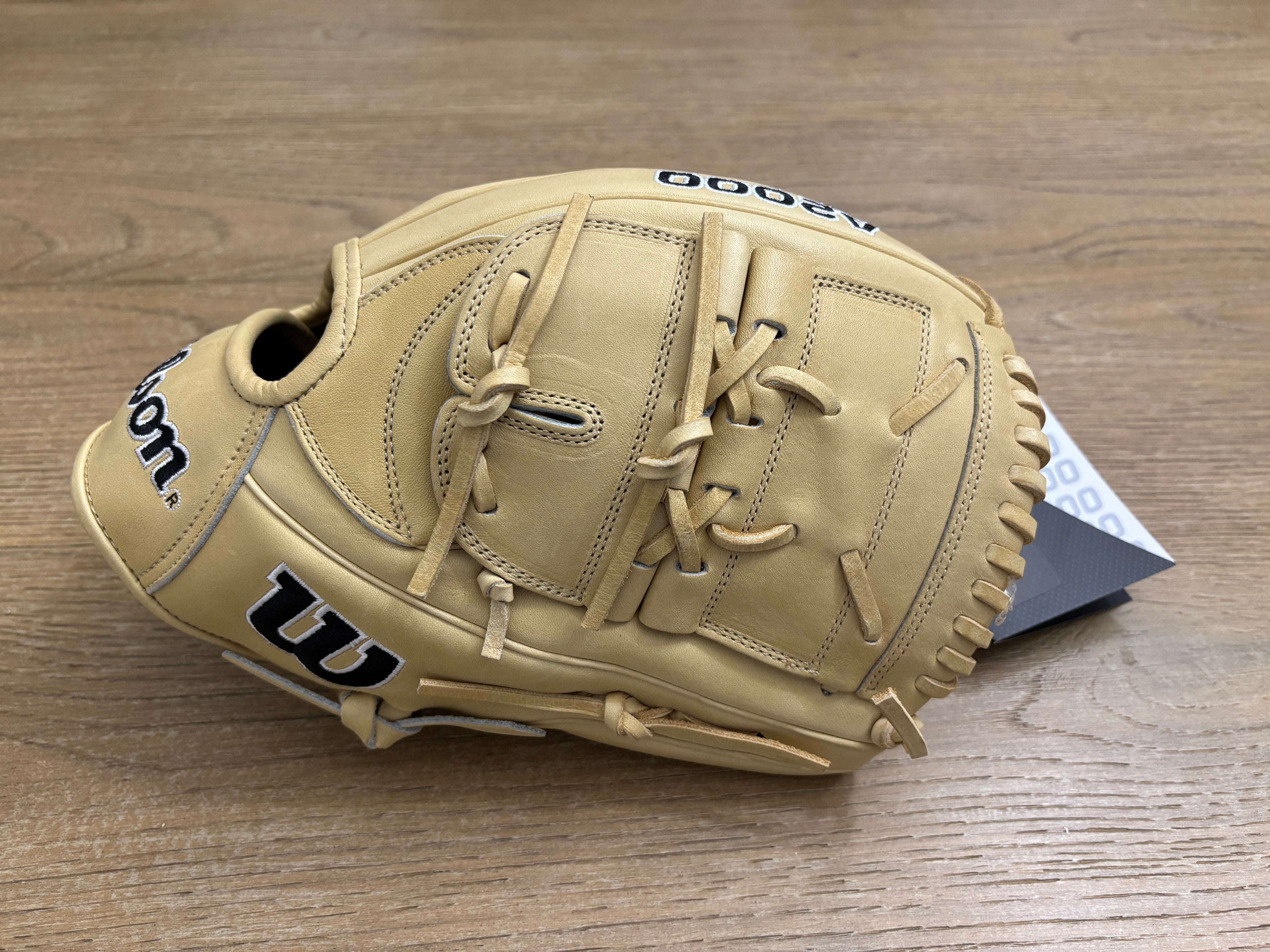 Wilson A2000 Classics B2 12” Pitcher’s Glove – Camel