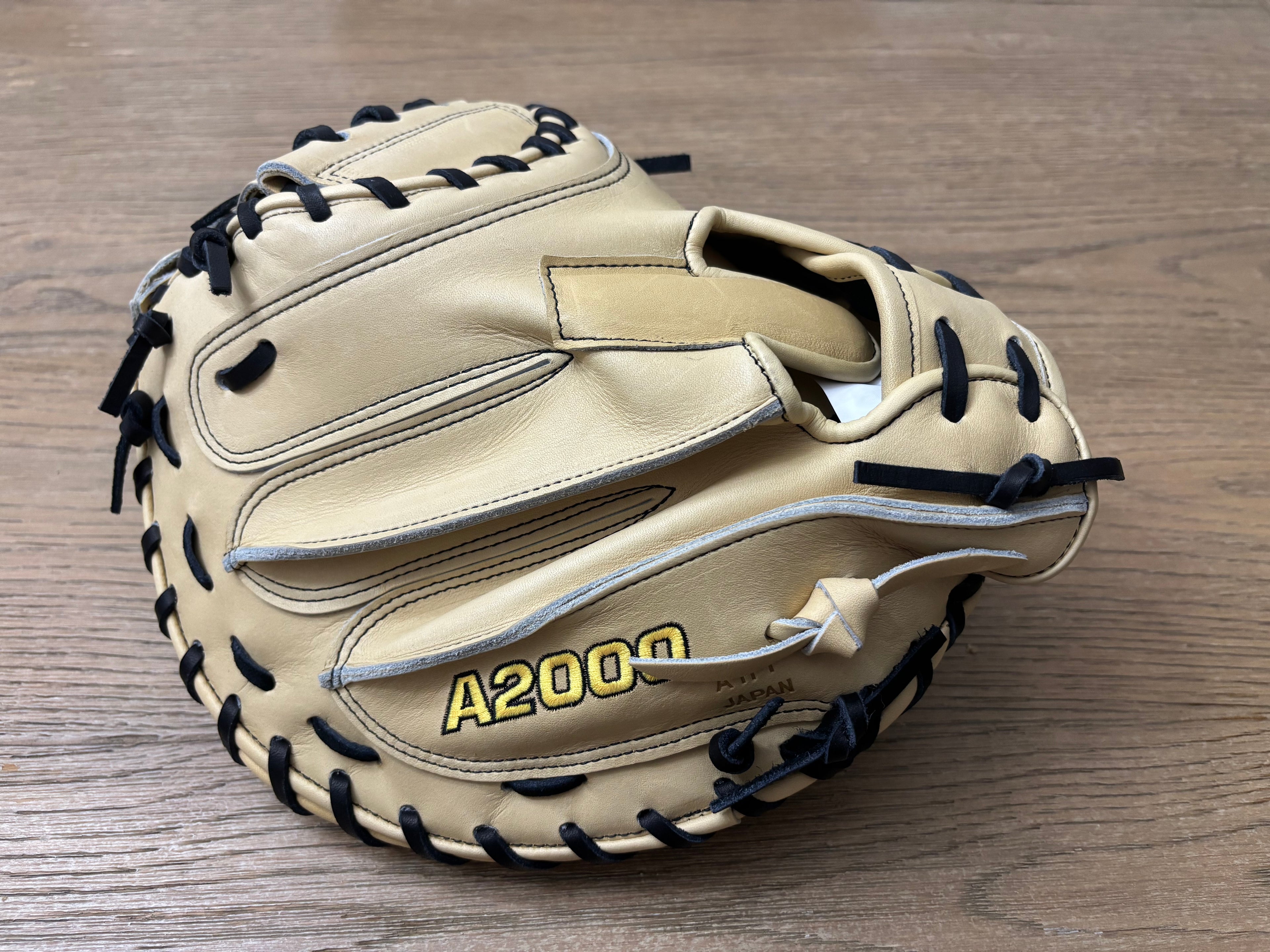 Wilson A2000 Classics 1734 34” Catcher’s Mitt