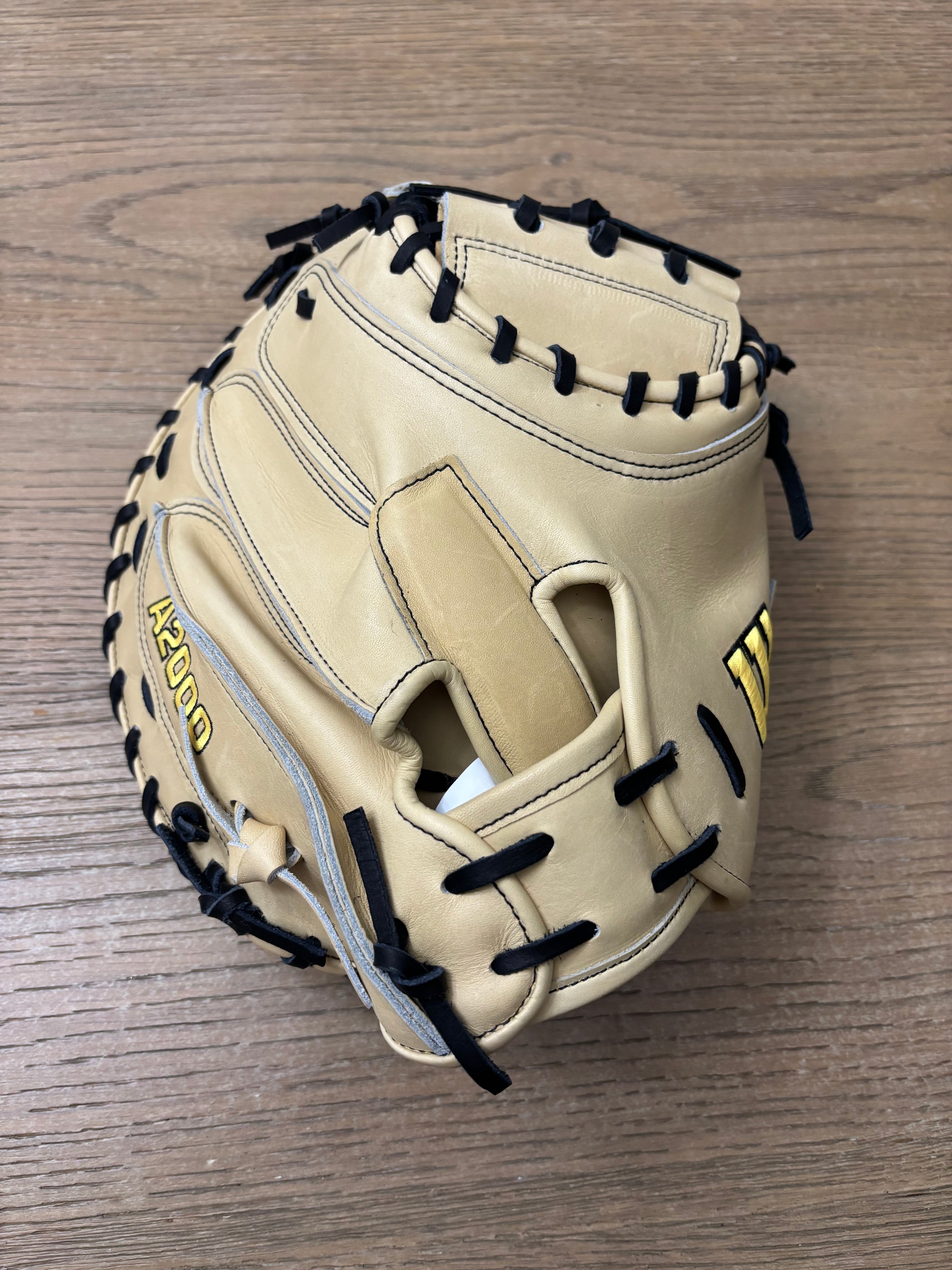 Wilson A2000 Classics 1734 34” Catcher’s Mitt