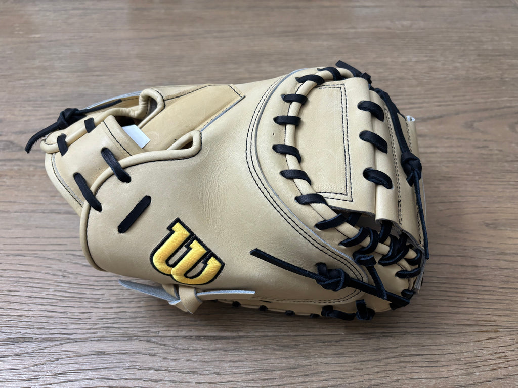 Wilson A2000 Classics 1734 34” Catcher’s Mitt