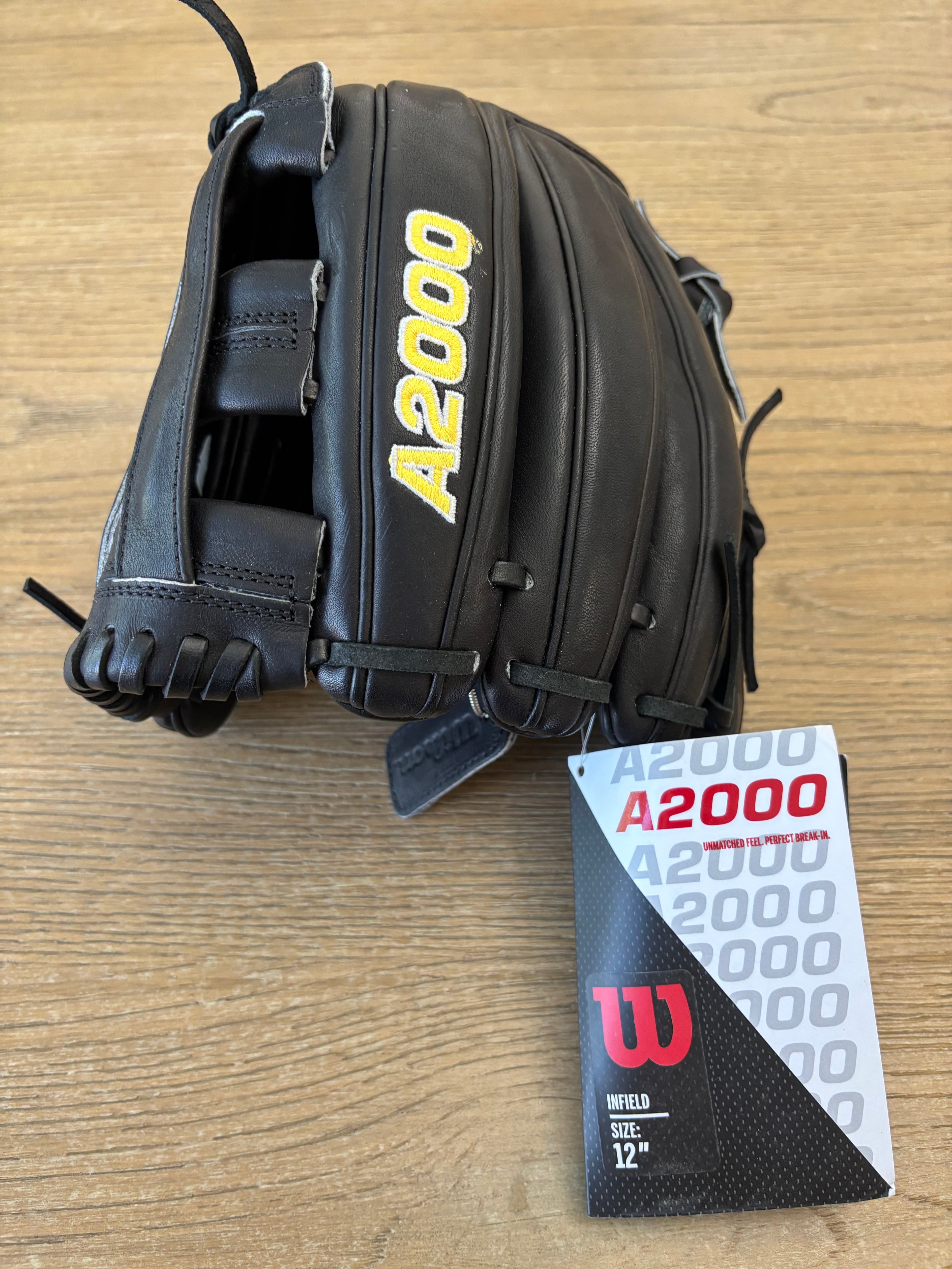 A2000 Classic DW5 12” Baseball Glove