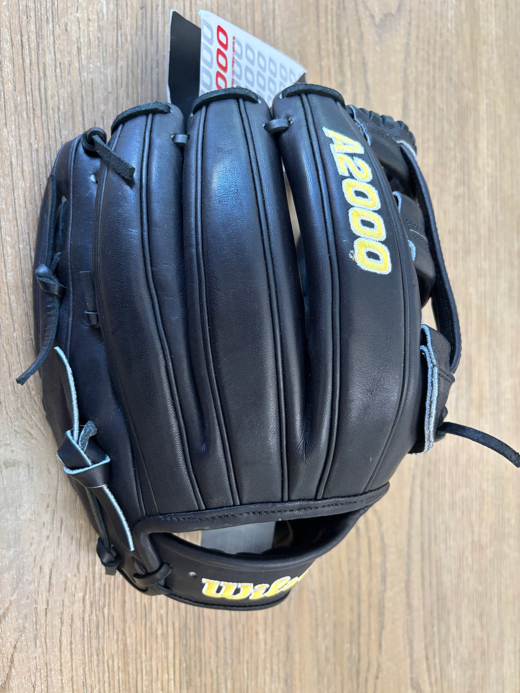 A2000 Classic DW5 12” Baseball Glove