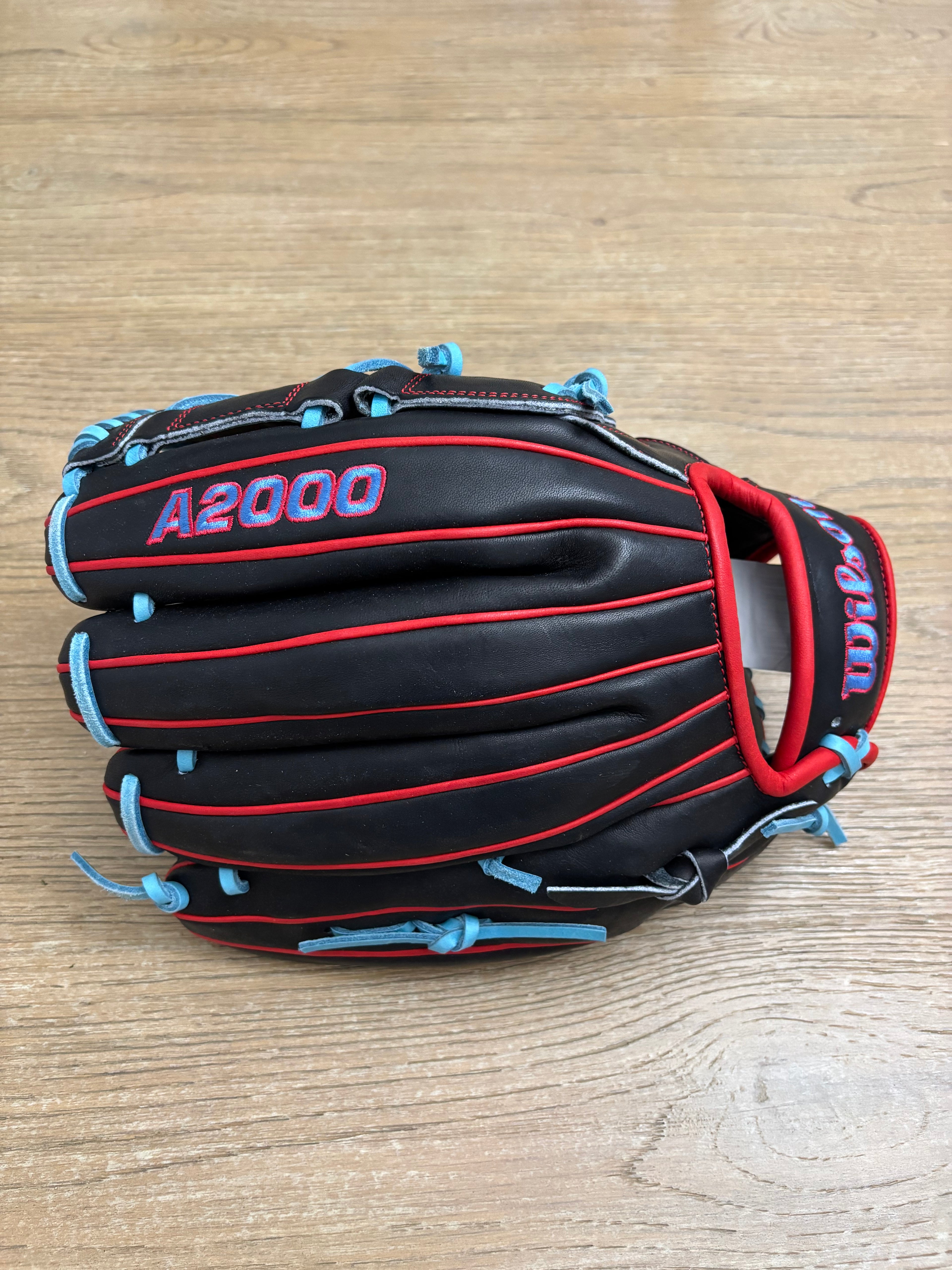 2026 Wilson A2000 B25 12.25” Pitcher’s Glove