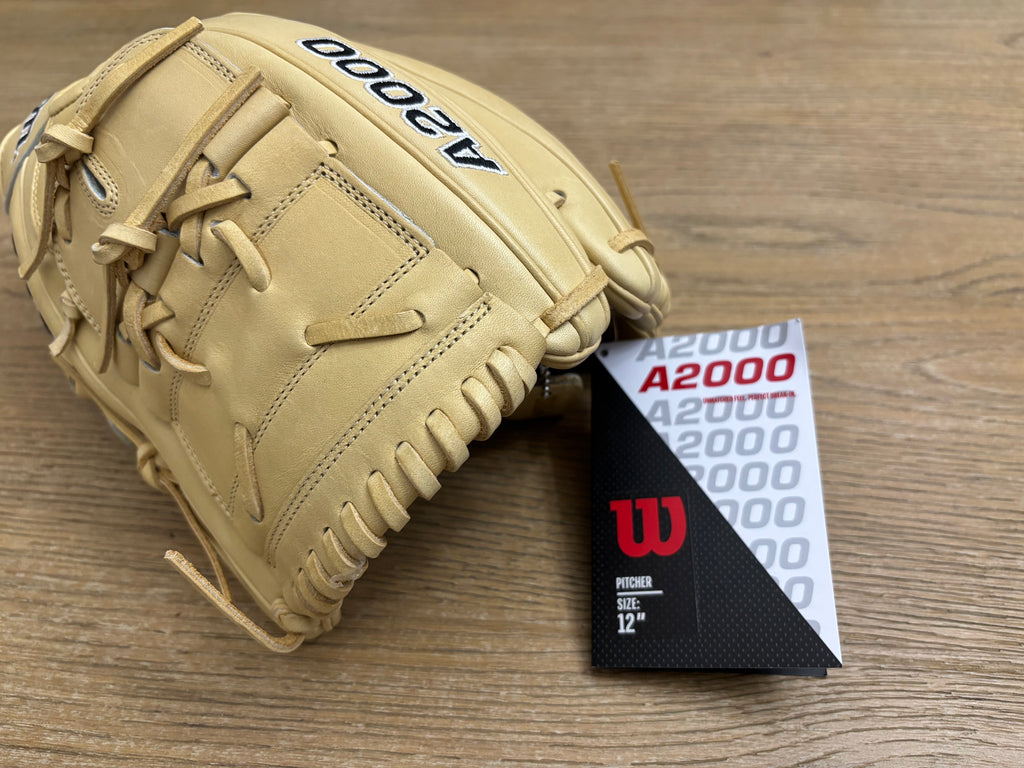Wilson A2000 Classics B2 12” Pitcher’s Glove – Camel