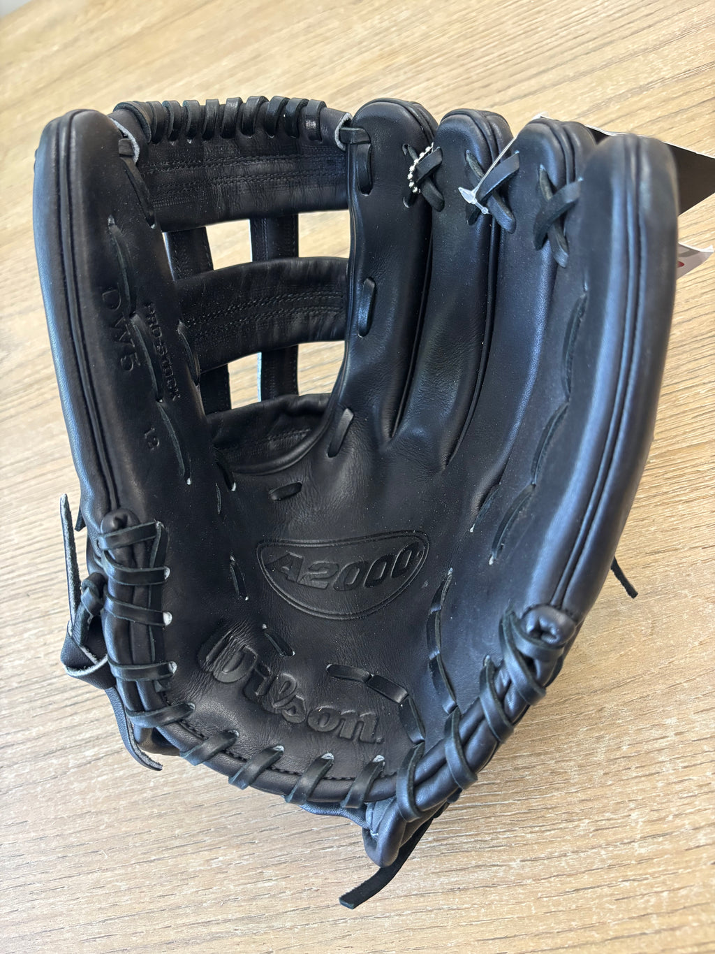 A2000 Classic DW5 12” Baseball Glove