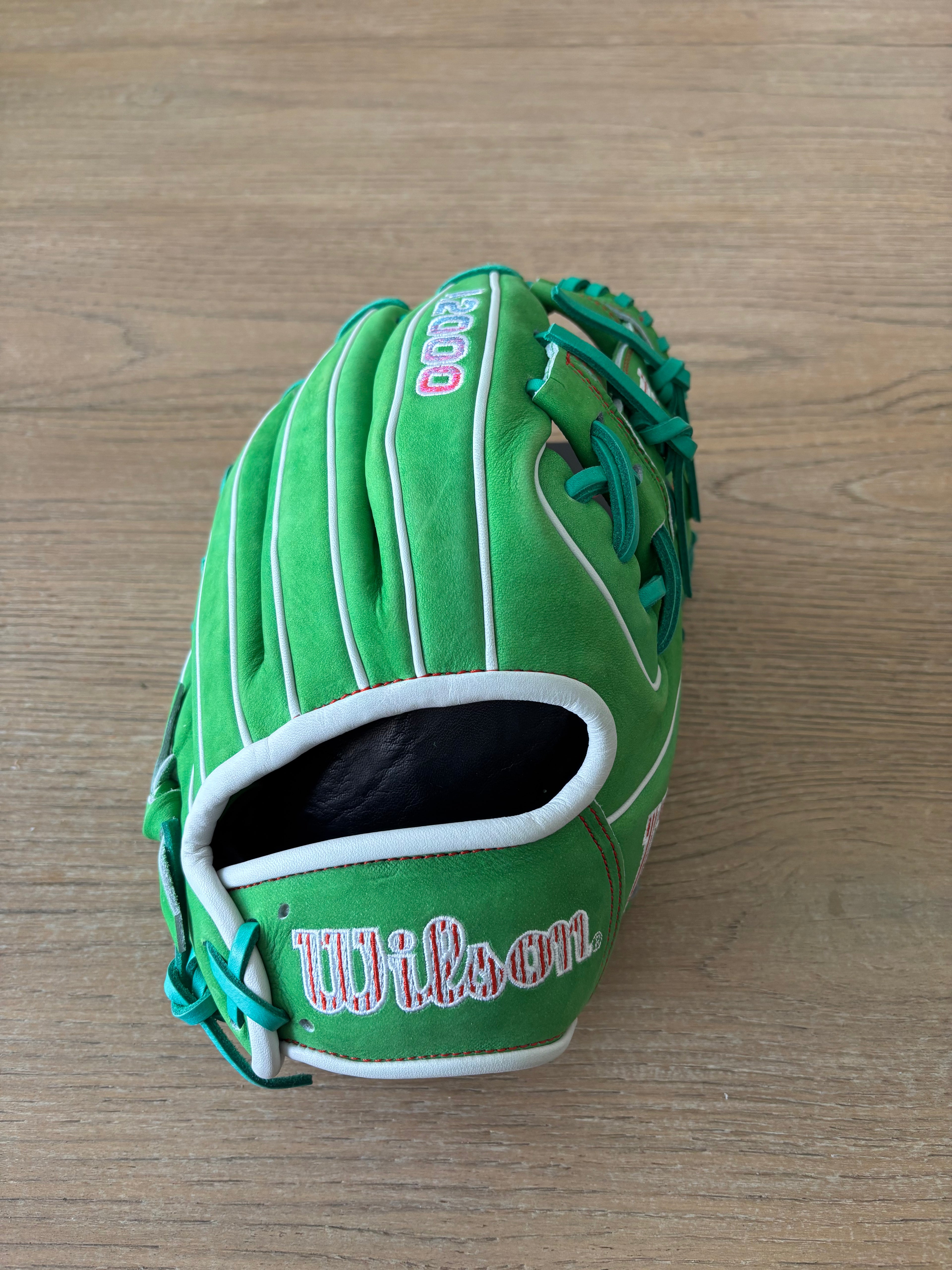 Wilson A2000 1786 Shriners Children's 11.5" Infield Glove: WBW102535