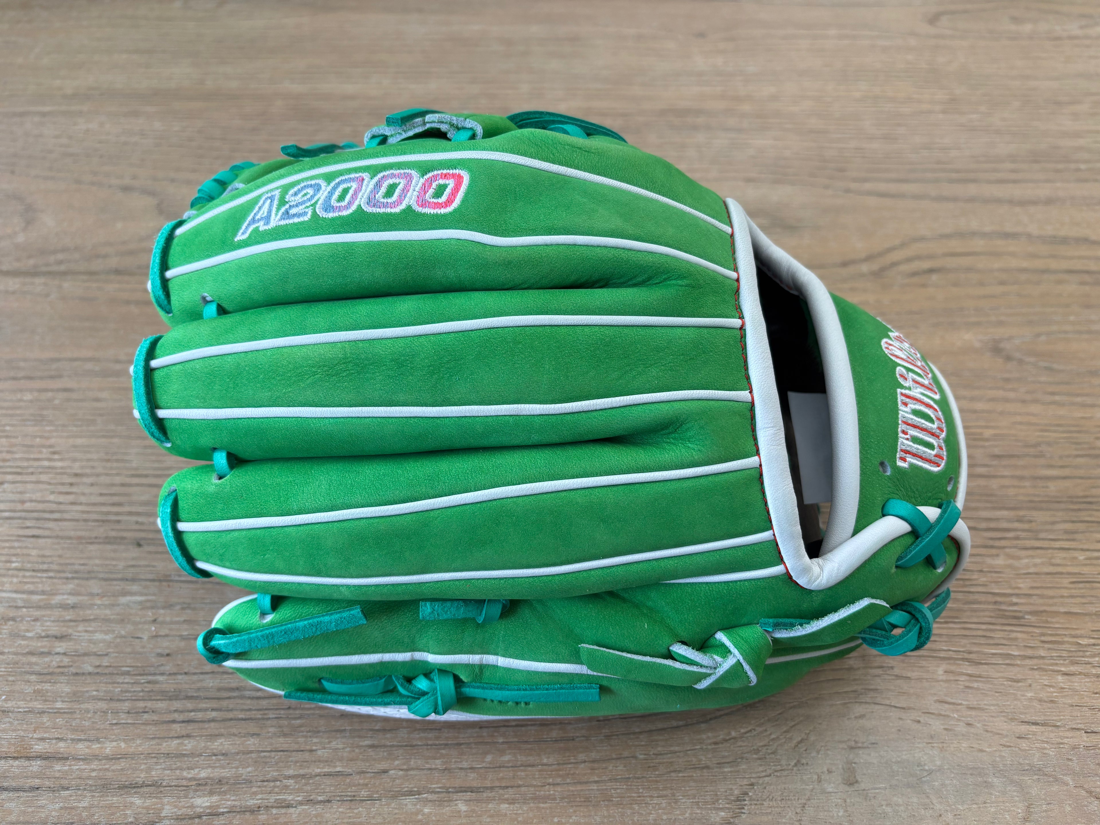 Wilson A2000 1786 Shriners Children's 11.5" Infield Glove: WBW102535