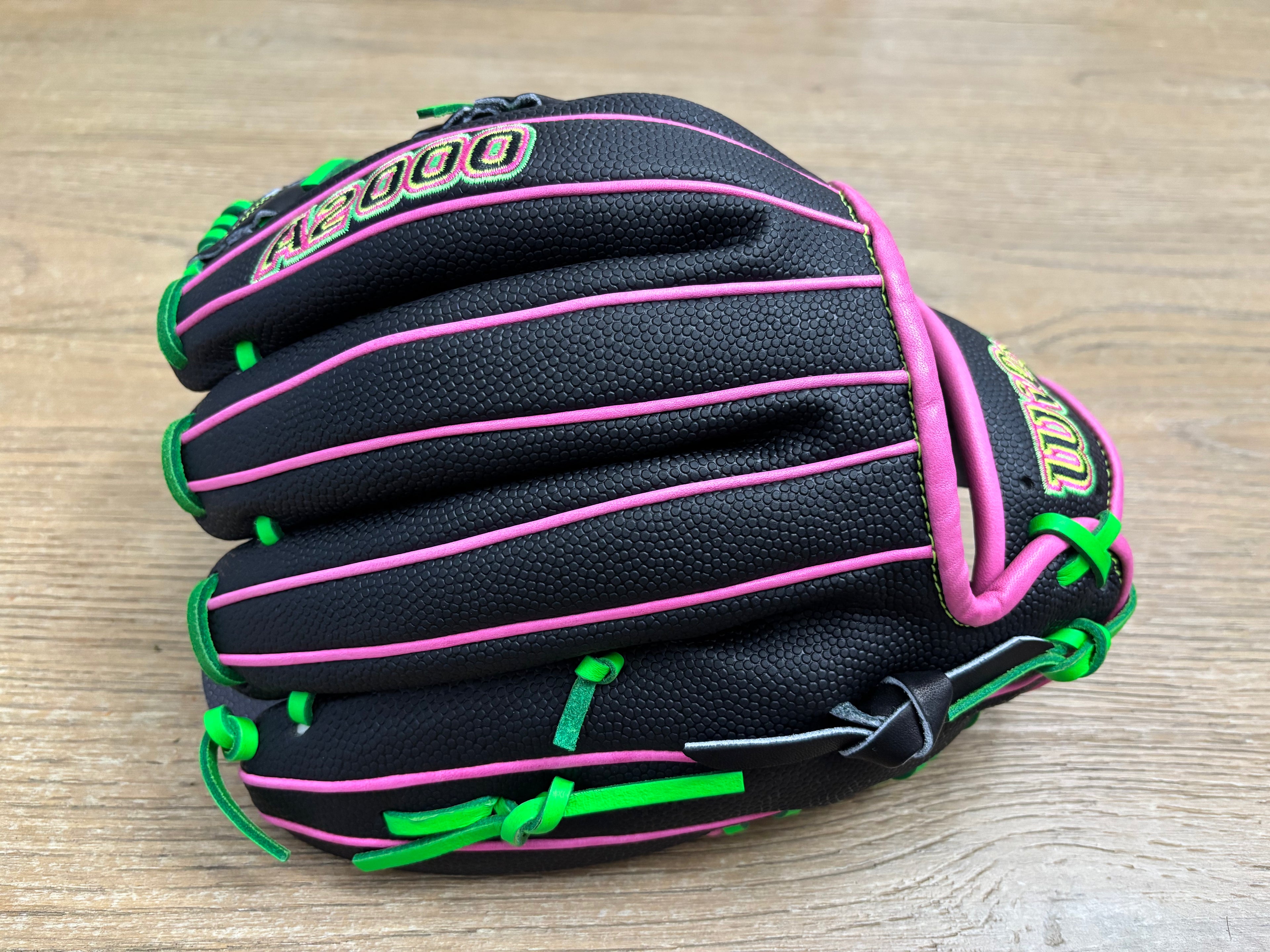2026 Wilson A2000 1975SS 11.75” Infield Baseball Glove